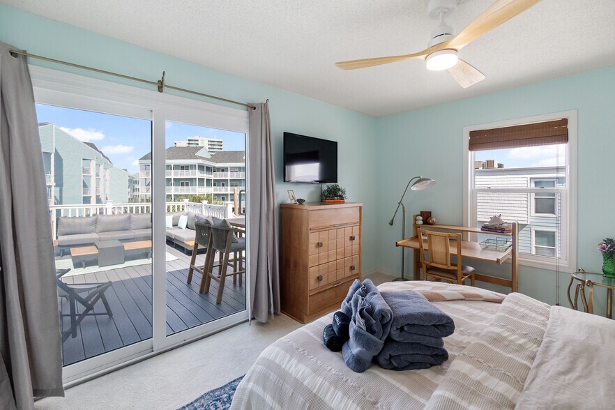 Building Photo - 1100 Fort Pickens Rd