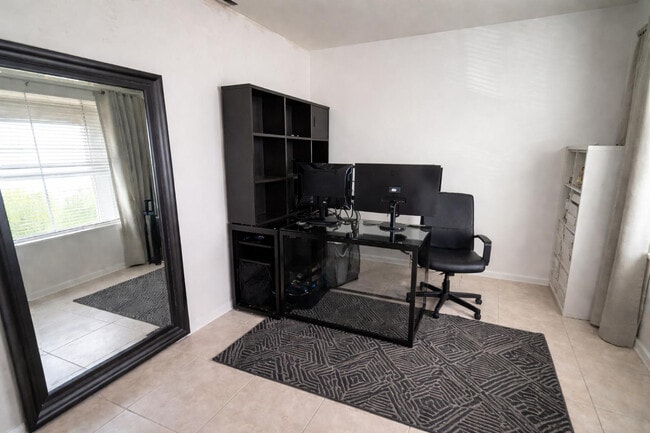 Building Photo - 14515 W Lisbon Ln