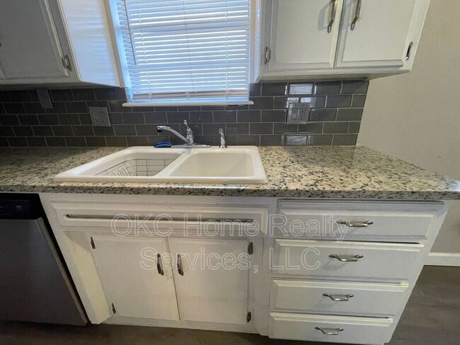 Building Photo - 3603 Willow Springs Dr