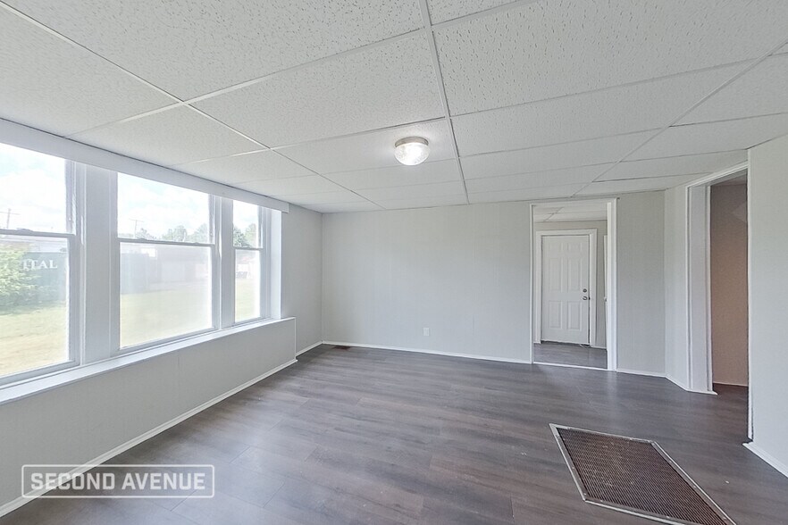 Building Photo - 122 S Longworth Ave