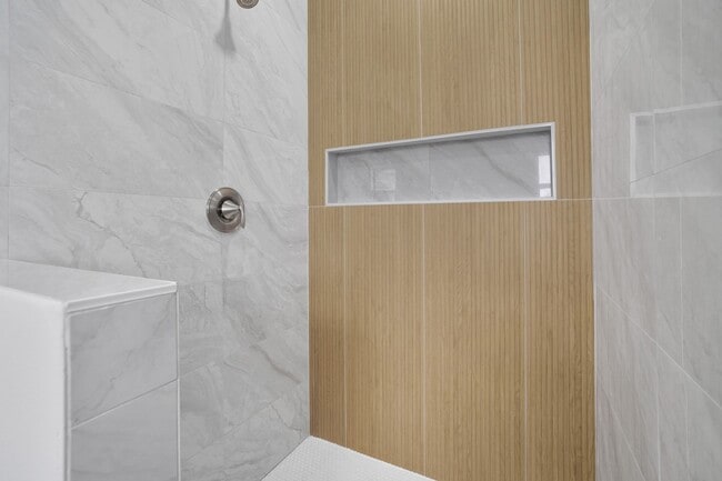 Building Photo - 2419 Rosewood St