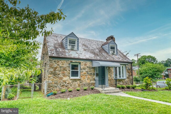 Building Photo - 6233 Woodcrest Ave