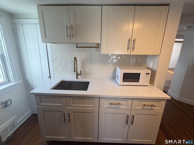 Building Photo - 1185 Linden Ave