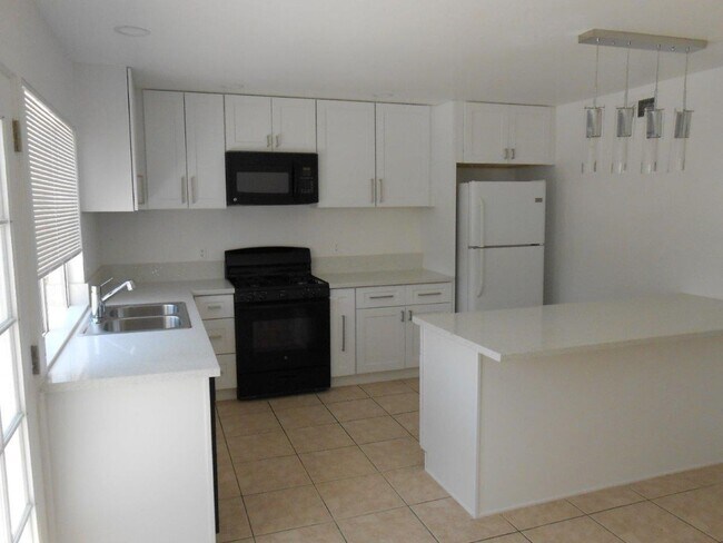 Building Photo - Single Story Home w/4 Bedrooms in Spring V...