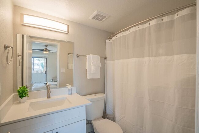 Building Photo - 8550 E McDowell Rd