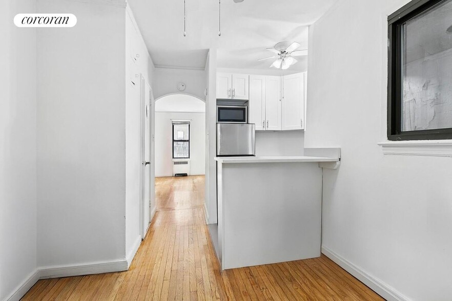 Building Photo - 343 E 51st St