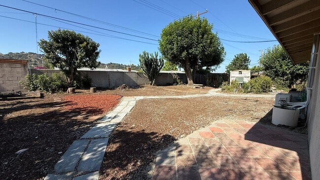 Building Photo - Incredible Remodled 4 bedroom House