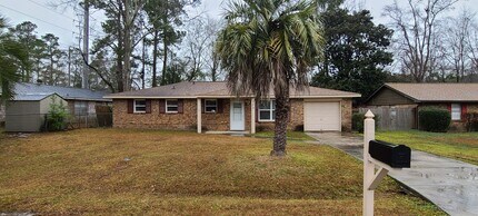 Building Photo - 4 Bedroom home near Summerville High School- (NOT Section 8 approved)