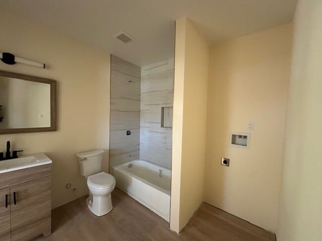 Building Photo - Brand New 1+1  ADU