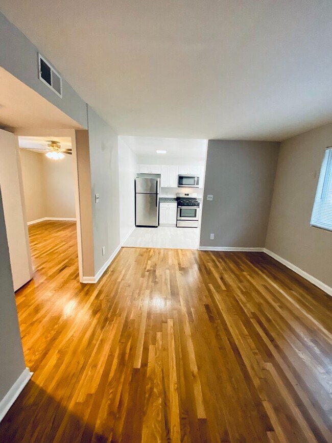 Interior Photo - 1570 Memorial Drive