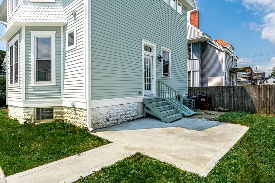 Building Photo - 1832 Hopkins Ave