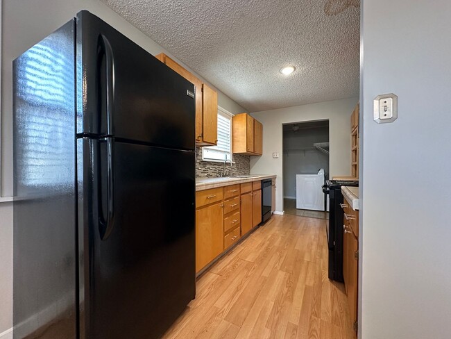 Building Photo - Beautiful 3 Bed / 2 Bath Two-Story Home