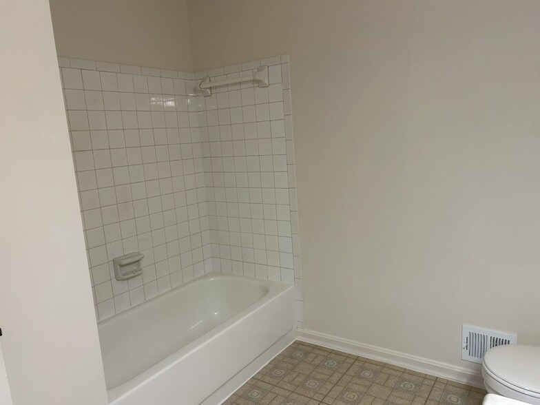 Building Photo - 9192 Winterset Dr