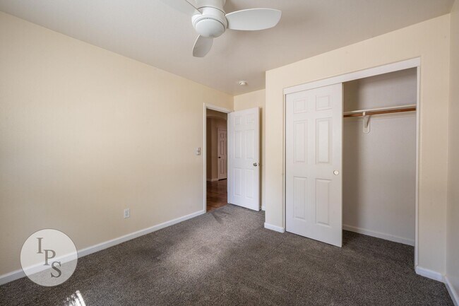 Building Photo - Fresno South East Home, 3BR/2BA, Built 200...