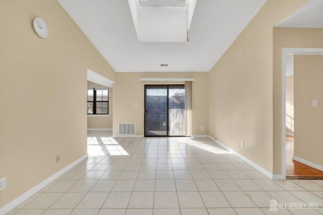 Building Photo - 275 Alpine Way