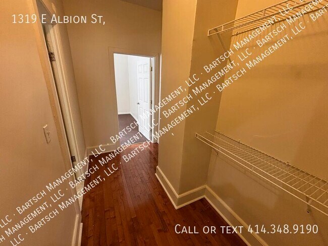 Building Photo - 1319 E Albion St