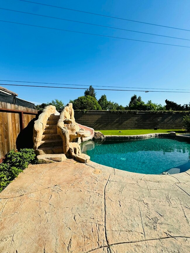 Building Photo - 464 Munter Ct