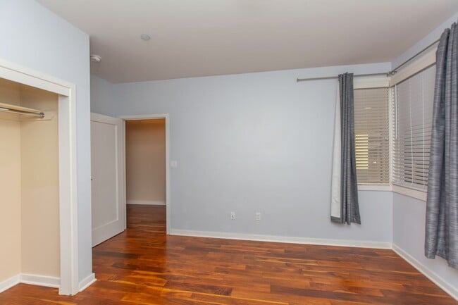 Building Photo - 5440 La Jolla Blvd
