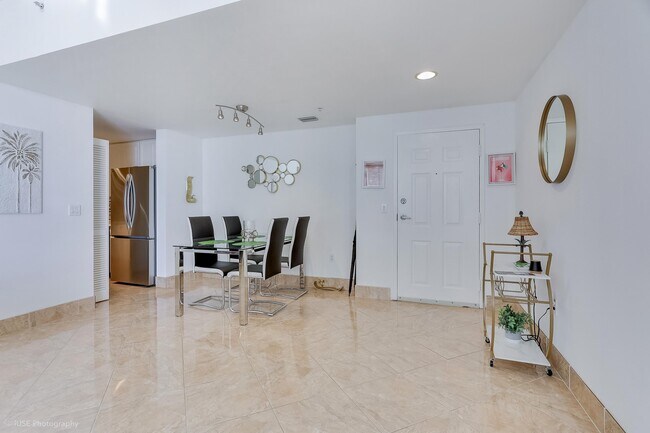 Building Photo - 255 Evernia St