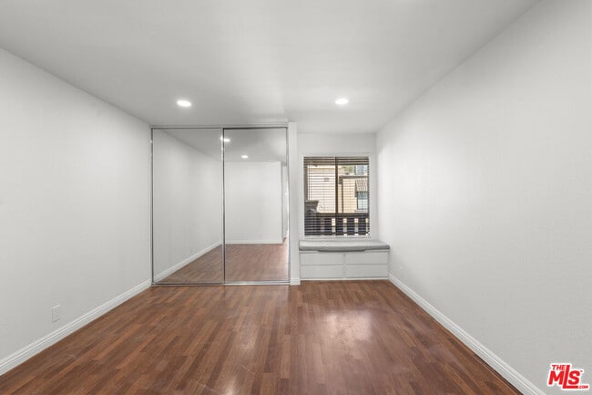 Building Photo - 3055 N Brea Blvd