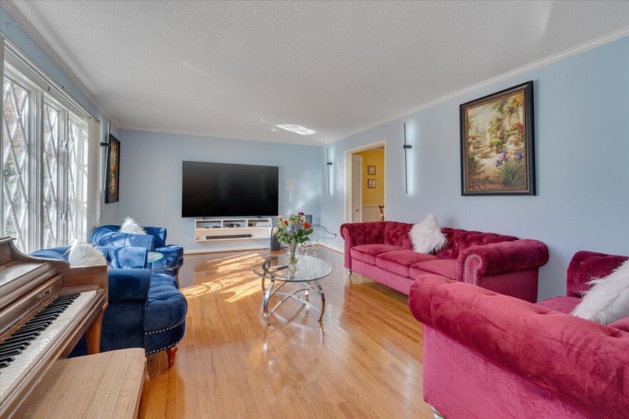 Building Photo - 1016 Shalimar Dr