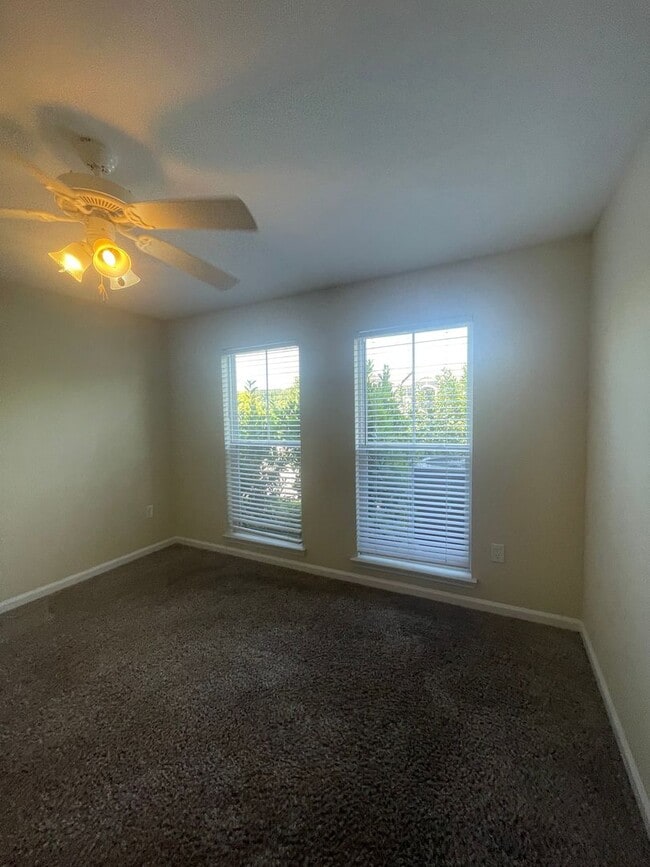 Building Photo - 17-1713 J&amp;S