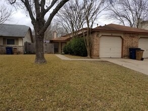 Building Photo - 740 Simonetti Dr