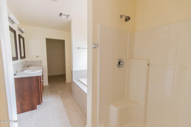 Building Photo - 9013 N 14th St