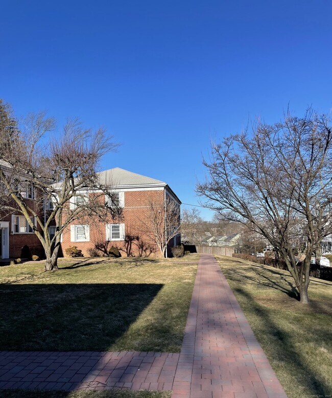 Building Photo - 264 Glenbrook Rd