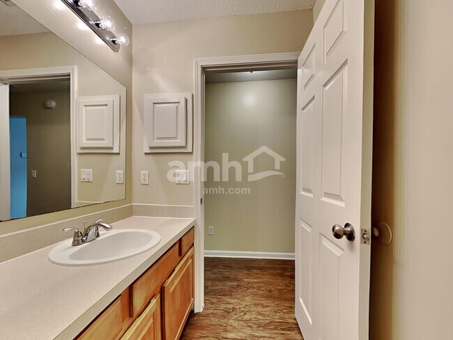 Building Photo - 392 Brierstone Ct