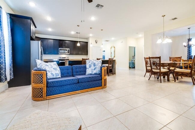 Building Photo - 520 Nogales Ct