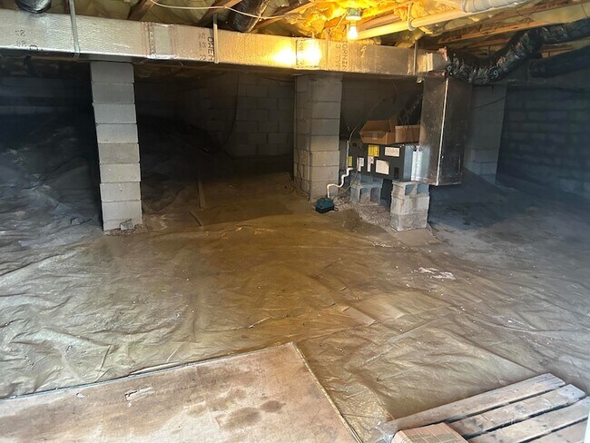 Building Photo - 213 New River Ct