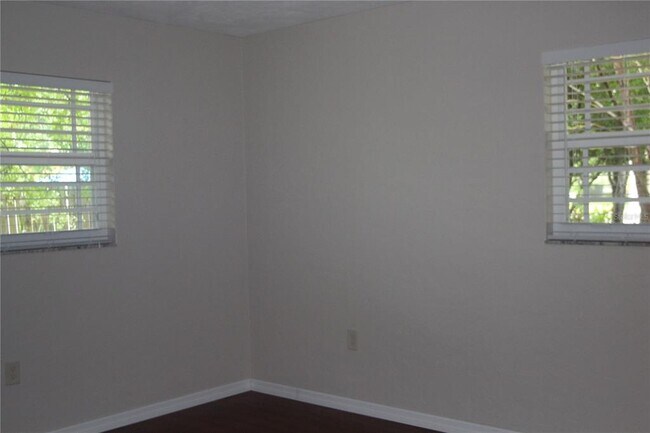 Building Photo - 3125 S Lockwood Ridge Rd