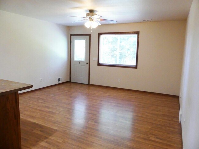 Building Photo - Ideal Twinhomes