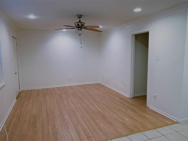 Building Photo - 226 Oriole St