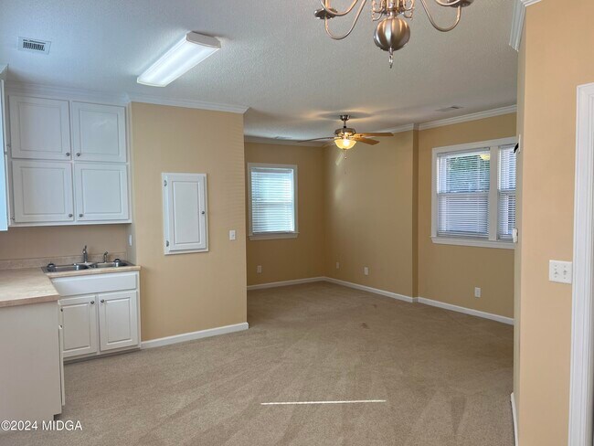 Building Photo - 110 Bragg St