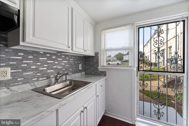 Building Photo - 2510 Iverson St