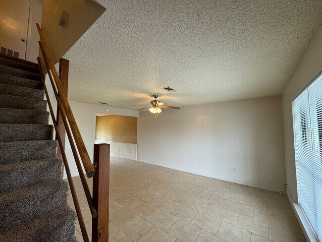 Building Photo - 2515 Bermuda Dr