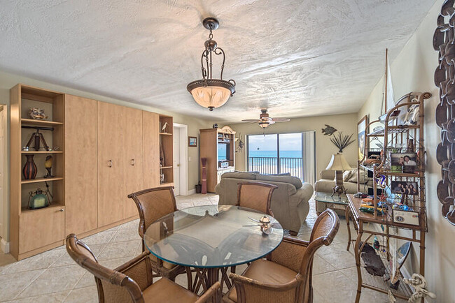 Building Photo - 1465 Jimmy Buffett Mem Hwy