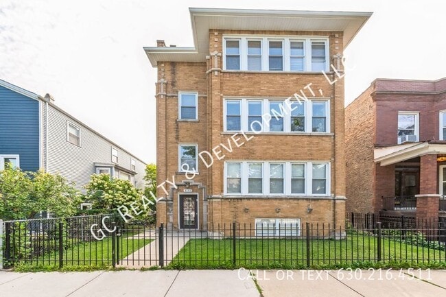 View of ***VINTAGE PENTHOUSE CONDO / 2BDRM - 2BTH ... - 4143 N Central Park Ave ...