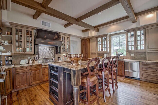 Building Photo - Winter Rental