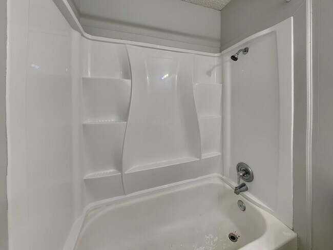 Building Photo - Alluring Single Family Home | 3 BR/2BA | 2-Car Covered Parking | Fencing wood