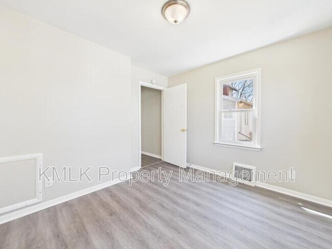 Building Photo - 429 Lovisa St