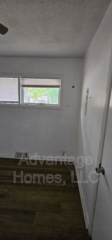 Building Photo - 11221 Palmer Ave