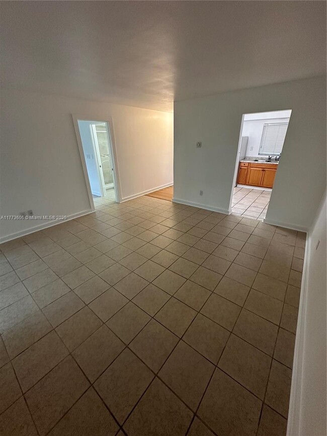 Building Photo - 318 Tarpon Dr