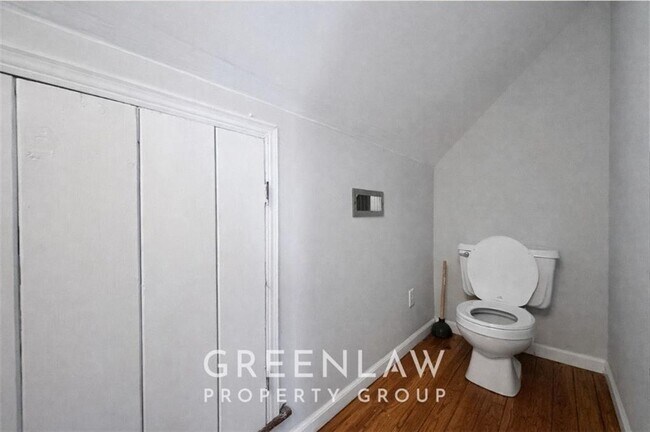 Building Photo - 1944 Lyle Ave