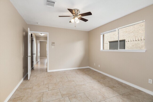 Building Photo - 7218 Foxway Ln