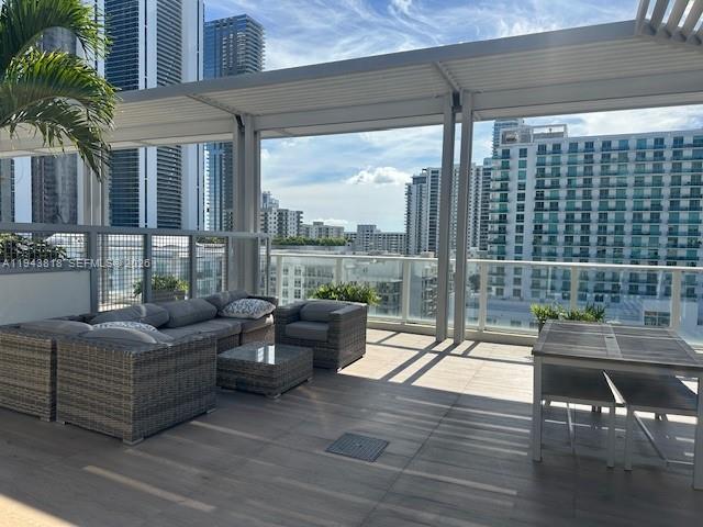 Building Photo - 321 NE 26th St