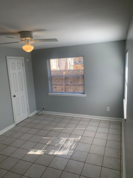 Building Photo - 2554 Ernest St