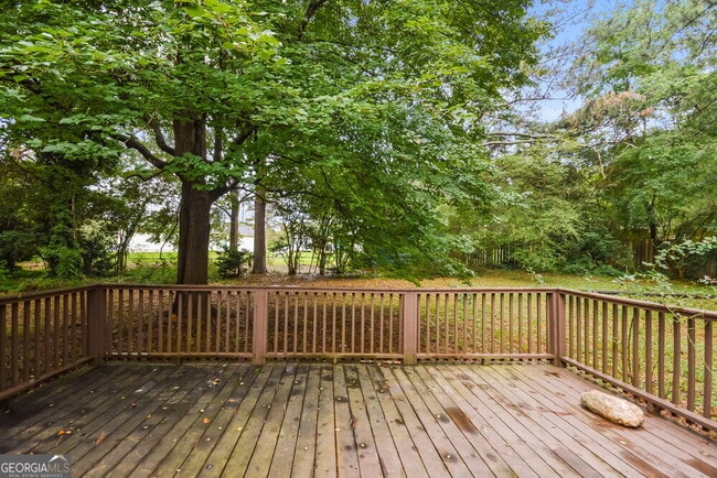 Building Photo - 583 Lakeridge Cir SE